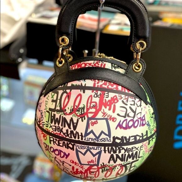 ✨HP✨Graffiti Basketball Shape Clutch Model 1 - Picture 3 of 11